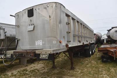 2002 East 36 FT TRI AXLE End Dump Trailer
