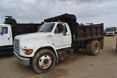 Ford F-800 Single Axle Dump Truck - Cummins 220HP, 7 Speed Manual, 10' Dump