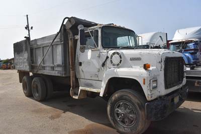 Ford L9000 Dump Truck - Cummins 330HP, 8Ll Manual, 15' Dump