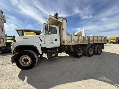 Ford L9000 Tri Axle Dump Truck - Cummins 430HP, 13 Speed Manual, 17' Dump