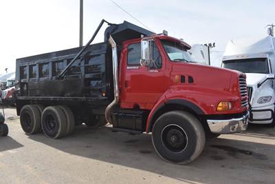 Ford LT9513 Dump Truck - Caterpillar 400HP, 8Ll Manual, 15' Dump