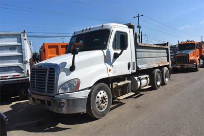 Freightliner Cascadia 125 Dump Truck - Detroit 450HP, 10 Speed Manual, 14' Dump