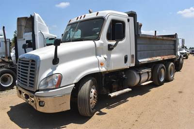 Freightliner Cascadia 125 Dump Truck - Detroit 410HP, Manual, 15' Dump
