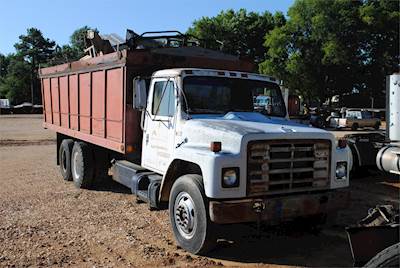 International 1854S Dump Truck - 250HP, 5+2 Speed Manual, 24' Dump