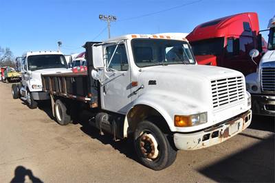 International 4700 Single Axle Dump Truck - 220HP, 5 Speed Manual