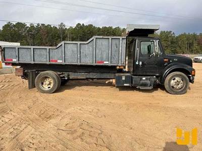 International 4700 Single Axle Dump Truck - T444E 220HP, Automatic
