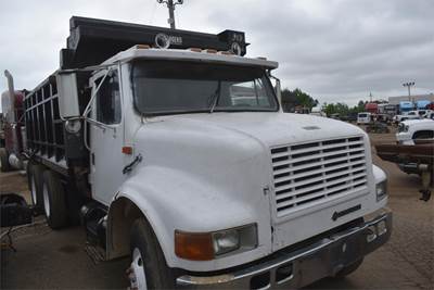 International 4900 Dump Truck - DT466 250HP, 9 Speed Manual, 15' Dump