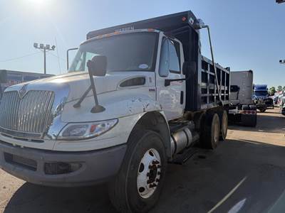 International DuraStar 4400 Dump Truck - 300HP, 10 Speed Manual, 14' Dump