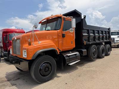 International Paystar 5500 Dump Truck - Cummins 400HP, 10 Speed Ultrashift Amt, 16' Dump