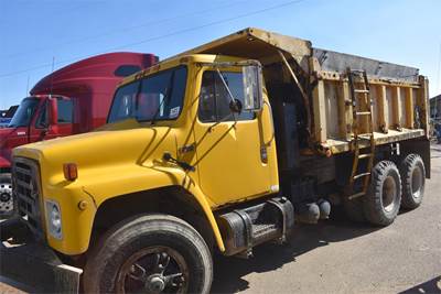 International S1900 Dump Truck - DT466 250HP, Automatic