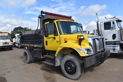 International WorkStar 7300 Single Axle Dump Truck - DT-466 250HP, 6 Speed Manual, 10' Dump