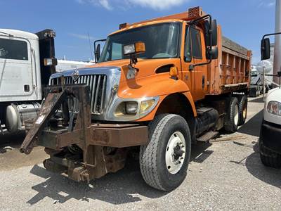 International WorkStar 7400 Dump Truck - DT530 300HP, 8Ll Manual, 14' Dump