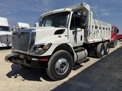 International WorkStar 7400 Dump Truck - 350HP, Automatic, 14' Dump