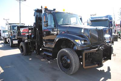 International WorkStar 7600 Single Axle Dump Truck - Cummins 350HP, 10 Speed Manual, 10' Dump