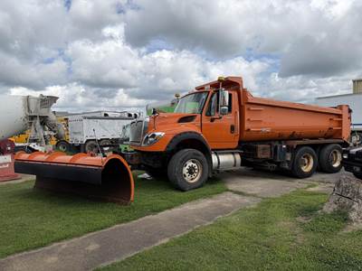 International WorkStar 7600 Dump Truck - 410HP, Automatic, 15' Dump