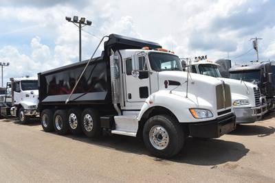 Kenworth T440 Quad Axle Dump Truck - Cummins 370HP, Amt, 17' Dump