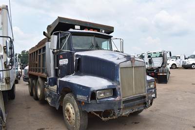 Kenworth T600 Tri Axle Dump Truck - Cummins 350HP, 9 Speed Manual, 16' Dump