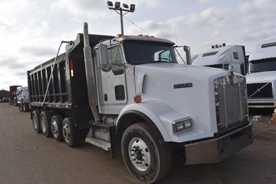 Kenworth T800 Quad Axle Dump Truck - Paccar 455HP, 8Ll Manual, 17' Dump
