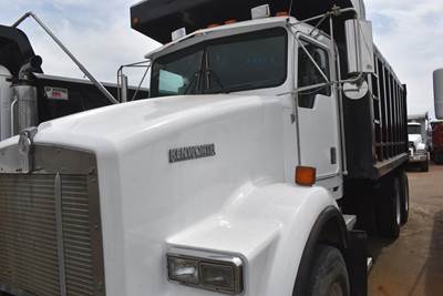 Kenworth T800 Dump Truck - Caterpillar 425HP, 8Ll Manual, 17' Dump