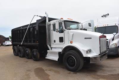 Kenworth T800 Quad Axle Dump Truck - Paccar 455HP, 8Ll Manual, 17' Dump