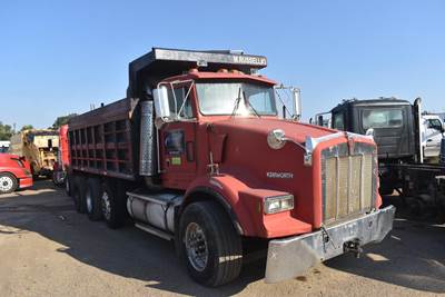 Kenworth T800 Tri Axle Dump Truck - Caterpillar 425HP, 13 Speed Manual, 16' Dump