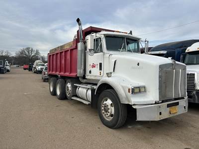 Kenworth T800 Tri Axle Dump Truck - Detroit 425HP, 13 Speed Manual, 16' Dump