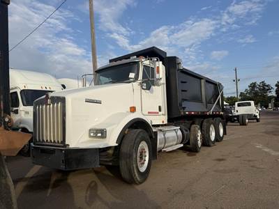 Kenworth T800 Tri Axle Dump Truck - Cummins 450HP, 10 Speed Manual
