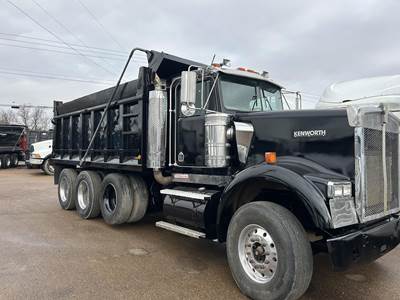 Kenworth W900 Tri Axle Dump Truck - Detroit 425HP, 10 Speed Manual, 16' Dump