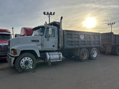 Mack CHN613 Dump Truck - 410HP, 10 Speed Manual, 15' Dump