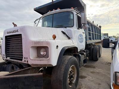 Mack DM688S Dump Truck - E7 350HP, 9 Speed Manual, 15' Dump