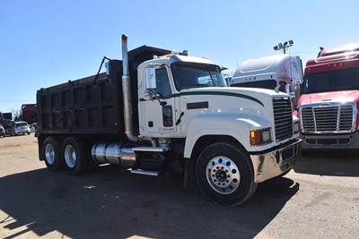 Mack Pinnacle CHU613 Dump Truck - MP8 455HP, 13 Speed Manual, 15' Dump