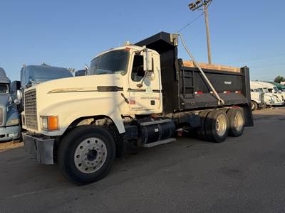 Mack Pinnacle CHU613 Dump Truck - MP8 425HP, 13 Speed Manual, 15' Dump