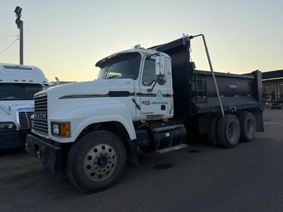 Mack Pinnacle CHU613 Dump Truck - MP8 425HP, 13 Speed Manual, 15' Dump