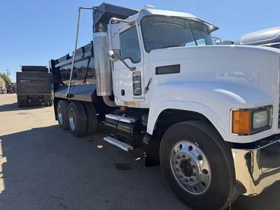 Mack Pinnacle CHU613 Dump Truck - MP8 425HP, 13 Speed Manual, 15' Dump