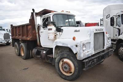 Mack R686 Dump Truck - 350HP, Manual, 12' Dump