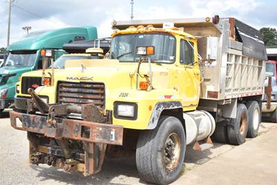 Mack RD688S Dump Truck - E7 350HP, 8Ll Manual, 13' Dump