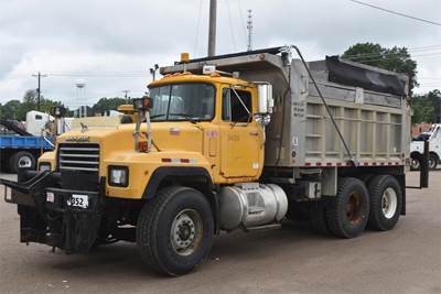 Mack RD688S Dump Truck - E7 350HP, 8Ll Manual, 13' Dump