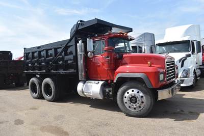 Mack RD688S Dump Truck - E7 350HP, 8Ll Manual, 14' Dump