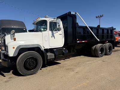 Mack RD690S Dump Truck - E7 300HP, 7 Speed Manual, 15' Dump