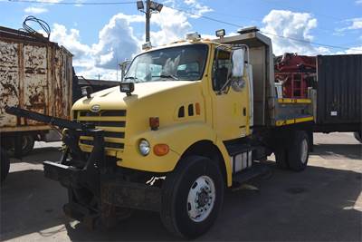 Sterling L7500 Single Axle Dump Truck - Caterpillar 300HP, Automatic, 9' Dump