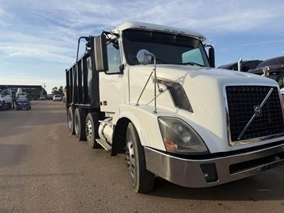 Volvo VNL64T300 Dump Truck - D12 465HP, 8Ll Manual, 16' Dump