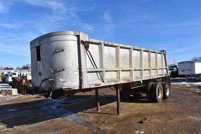 Ravens 26 ft End Dump Trailer - Tandem Axle, Aluminum, Center Point