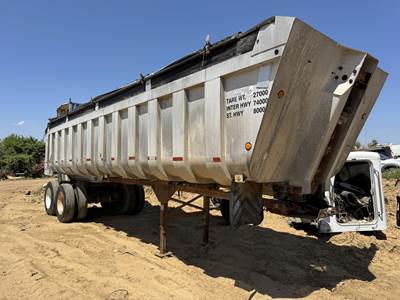 Hobbs 30 ft End Dump Trailer - Tandem Axle, Aluminum, Center Point