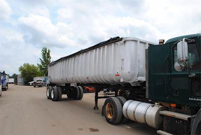 Hobbs 32 ft Frameless End Dump Trailer - Tandem Axle, Aluminum, Center Point