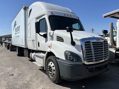 Freightliner Cascadia 125 Single Axle Expeditor / Hot Shot Truck - Detroit, 410HP, 10 Speed Ultrashift Amt