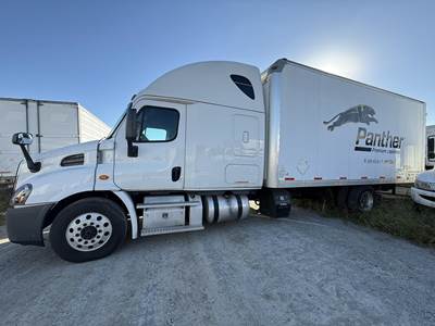 Freightliner Cascadia 125 Single Axle Expeditor / Hot Shot Truck - Detroit, 410HP, 10 Speed Ultrashift Amt