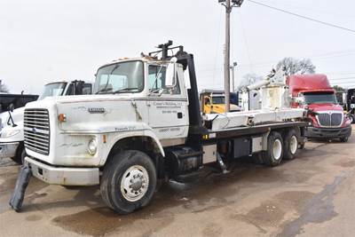 Ford LTS8000 Tandem Axle 20 ft Flatbed Truck - 240HP, 9 Speed Manual