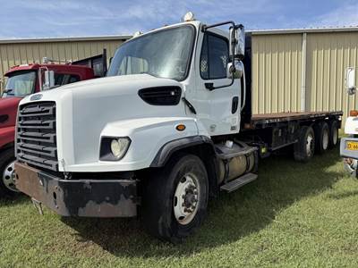 Freightliner 114SD Tri Axle 24 ft Flatbed Truck - 380HP, 8Ll Manual