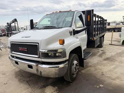 GMC TopKick C5500 16 ft Flatbed Truck - 305HP, Automatic