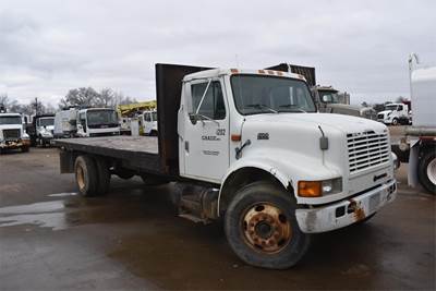 International 4700 20 ft Flatbed Truck - 210HP, 5 Speed Manual